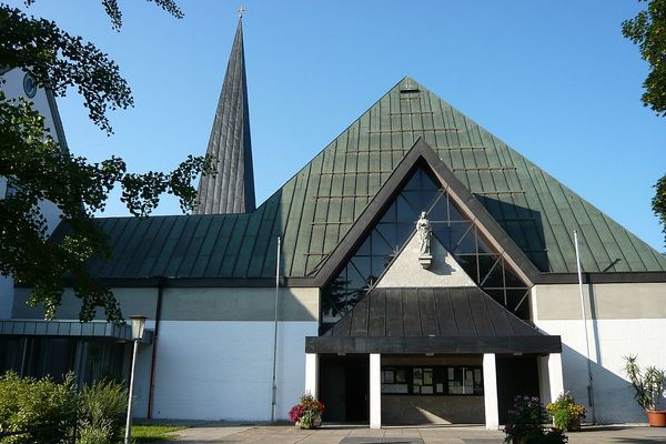 Kirche in der Ortsmitte