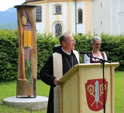 Benediktusweg wird von Abt Barnabas Bögle eingweiht