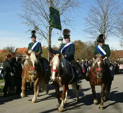 Vorreiter mit Leonhardistandarte