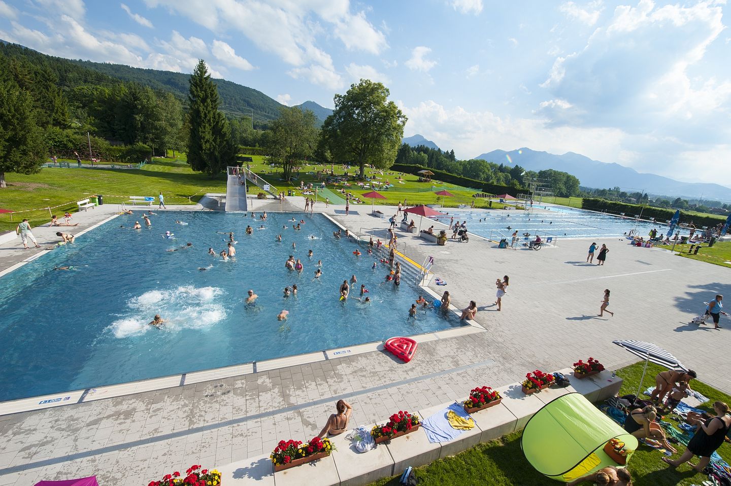 Schwimmbecken im Alpenwarmbad Benediktbeuern