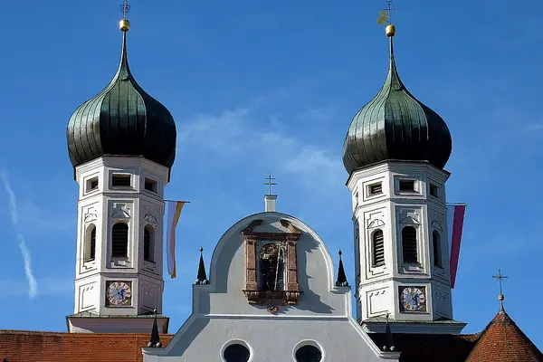 Kirchtürme der Basilika