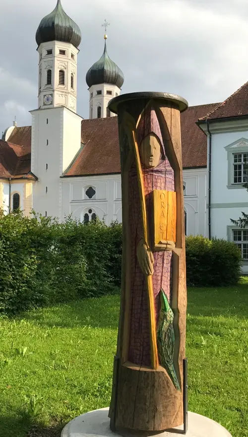 Holzskulptur des heiligen Benedikt