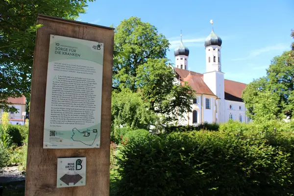 Stele 10 des Themenweges zur Regel des hl. Benedikt