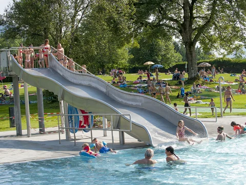 Wasserrutsche im Alpenwarmbad