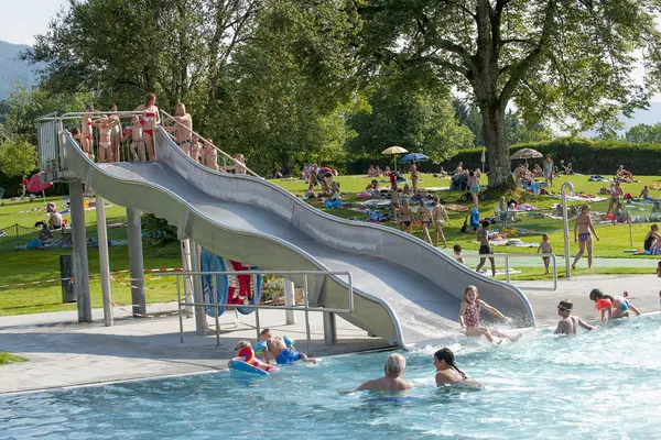 Wasserrutsche im Alpenwarmbad