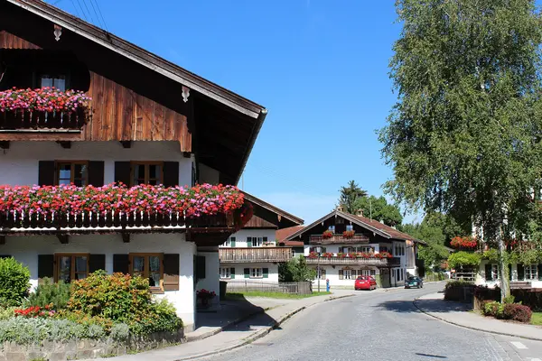 alte Bauernhäuser in der Dorfstraße